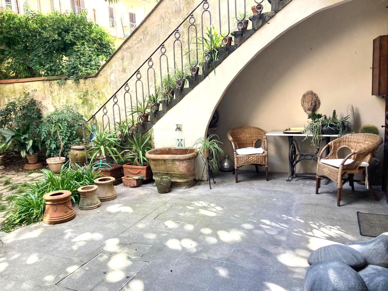 Apartment Mazzini Charming Getaway With Courtyard *