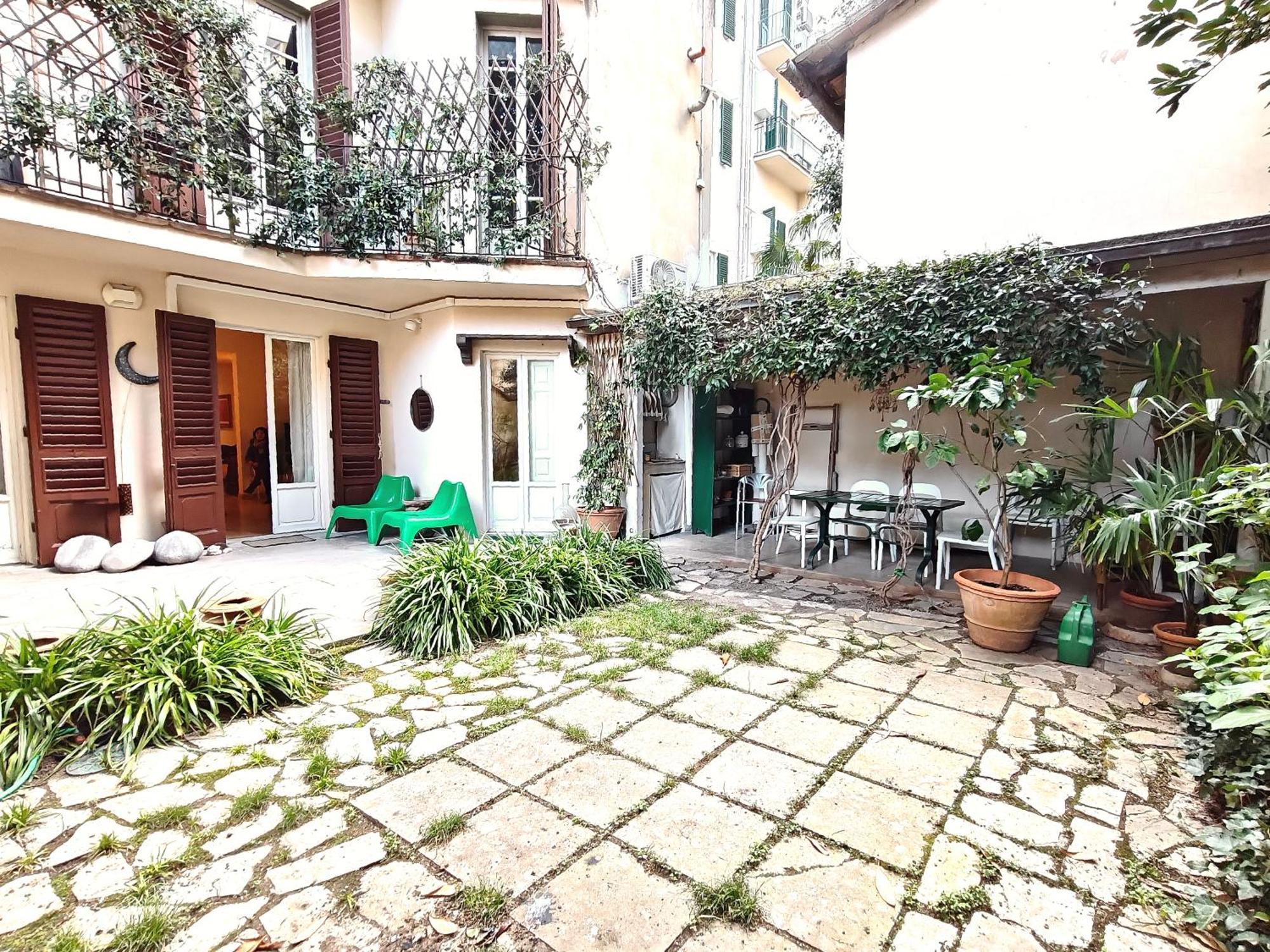 Mazzini Charming Getaway With Courtyard Appartamento